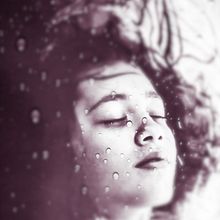 My project in Hybrid Photography for Creative Experimentation course. Photograph, Photo Retouching, Fine-Art Photograph, Film Photograph, and Self-Portrait Photograph project by Andreia Cruz - 07.24.2021