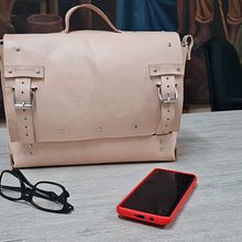 Creación de bolsos de cuero artesanales para principiantes. Un proyecto de Diseño, Diseño de complementos, Artesanía y Costura de Luna Marysol Rodríguez Vanegas - 26.06.2021