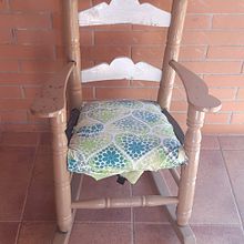 Restauración de mecedora infantil.. Un proyecto de Diseño, creación de muebles					 y Carpintería de Carmen Jiménez - 29.07.2021