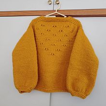 My project in Introduction to Knitting with Circular Needles course. Accessor, Design, Embroider, and Fiber Arts project by Veronica Corvera - 08.04.2021