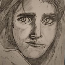Mi Proyecto del curso: Retrato realista con lápiz de grafito. Un projet de Illustration traditionnelle, Beaux Arts, Esquisse , Dessin au cra, on, Dessin, Dessin de portrait, Dessin réaliste, Dessin artistique , et Dessin anatomique de Andrea Fernando - 05.08.2021