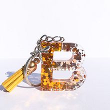 LLaveros con resina epóxica. Projekt z dziedziny Projektowanie dodatków, Craft, Projektowanie biżuterii i DIY użytkownika Priscila González Morales - 25.07.2021