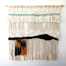 Mi Proyecto del curso: Introducción al macramé: creación de un tapiz decorativo Myriam. Un proyecto de Diseño de complementos, Artesanía, Diseño de interiores, Decoración de interiores, Tejido y Macramé de Myriam Pérez - 06.08.2021