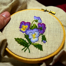 Pansy Card Case. Design, Costura, Bordado, e Artesanato projeto de jackie_sews - 08.08.2021