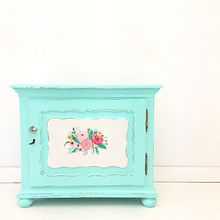 Upcycling Furniture Projects . Un projet de Upc, cling, DIY , et Créativité de Joanne Condon - 09.08.2021