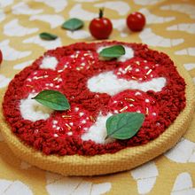 Punch needle pizza Ein Projekt aus dem Bereich Stickerei und Punch needle von inne_haine - 09.08.2021