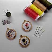 Meu projeto do curso: Bordado em miniatura: crie joias têxteis. Design de joias, e Bordado projeto de Lilian Porpilia - 09.08.2021