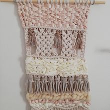 Il mio progetto del corso: Introduzione al macramè: creazione di un arazzo decorativo. Accessor, Design, Arts, Crafts, Interior Design, Decoration, Fiber Arts, and Macramé project by vvillanova80 - 08.13.2021
