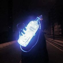 Absolut Glimmer. Advertising, Photographic Lighting, Marketing, T, and pograph project by Andre Matarazzo - 08.14.2021