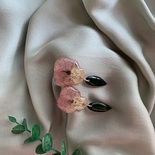My project in Resin Jewelry Design course. Accessor, Design, Arts, Crafts, Jewelr, Design, and DIY project by Oksana SHO - 08.15.2021