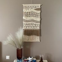 My project in Introduction to Macramé: Creation of a Decorative Tapestry course. Projekt z dziedziny Projektowanie dodatków, Craft, Projektowanie wnętrz,  Dekoracja wnętrz,  Tkactwo i Makrama użytkownika sveinbjorgk - 17.08.2021