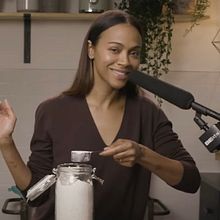 The Flavor of Sound: Coconut Macaroons with Zoe Saldana (ASMR). Un progetto di Cinema, video e TV di Martina de Alba - 17.08.2021