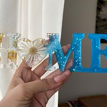 My project in Resin Jewelry Design course. Accessor, Design, Arts, Crafts, Jewelr, Design, and DIY project by Daniela Sava - 08.18.2021