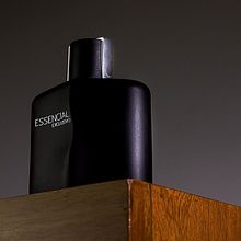 Meu projeto do curso: Fotografia de produto Perfume Exclusivo. Photograph, Photograph, Post-production, Product Photograph, and Food Photograph project by Osmo Simão da Cruz Meireles - 08.16.2021
