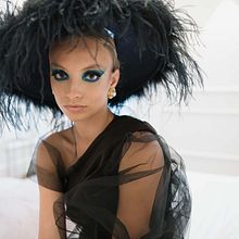 Colección La Mansión . Design, Design de acessórios, Direção de arte, Design de vestuário, Artesanato, Design de joias, Design de cenários, e Design de moda projeto de Betto García - 22.08.2021