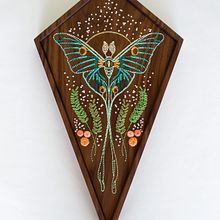 Luna Moth. Fiber Arts, Embroider, Arts, Crafts, and Woodworking project by Sara Pastrana (Flourishing Fibers) - 08.23.2021