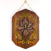 Spider Embroidery. Un projet de Art textile, Broderie, Artisanat , et Menuiserie de Sara Pastrana (Flourishing Fibers) - 23.08.2021