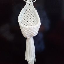 Colgante para maceta pequeña. Fiber Arts, and Macramé project by Rosalva Silva - 08.19.2021