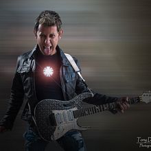 Iron Guitar. Un progetto di Fotografia e Musica di Tony Duren - 24.08.2021