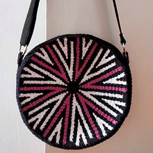 Mi Proyecto del curso: Tapestry circular: diseña patterns y complementos. Un progetto di Design di accessori, Pattern design, Fiber Art, DIY e Uncinetto di carolinabergap - 26.08.2021