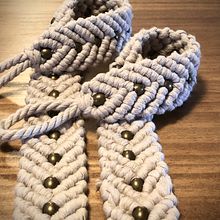 Alzapaños de macramé . Un proyecto de Diseño de complementos, Artesanía, Macramé y DIY de Fe Barroso - 28.08.2021
