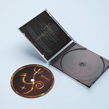 Diseño + maquetación CD + Fotografías RRSS para Nuevo álbum del grupo Saltimbankya Pomba Gira's Vision (2021). Un proyecto de Gestión del diseño, Diseño, Fotografía, Dirección de arte, Diseño gráfico, Retoque fotográfico, Creatividad, Fotografía de retrato, Iluminación fotográfica, Fotografía de estudio, Fotografía artística, Composición fotográfica y Fotomontaje de Alexandra Martín García | ArtDrómeda - 21.06.2021