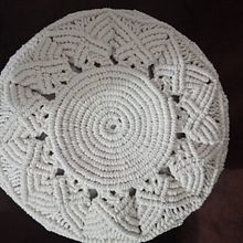 Mi Proyecto del curso: Técnicas de macramé circular. Projekt z dziedziny Craft, Dekoracja wnętrz, Tkactwo i Makrama użytkownika Jenn Guaje - 30.08.2021