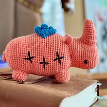 My project in Amigurumi Design and Creation course. Un progetto di Artigianato, Design di giocattoli, Fiber Art, DIY, Uncinetto e Amigurumi di Martha Morales Hernandez - 29.08.2021