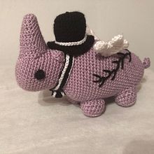 Mi Proyecto del curso: Diseño y creación de amigurumis. Rinoceronte caminando. Arts, Crafts, To, Design, Fiber Arts, DIY, Crochet, Amigurumi, and Design project by isazambudio1 - 09.02.2021