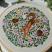 freehand needle painting // squirrel . Ilustrasi tradisional, Dan Bordir proyek oleh Gisele Camera - 09.06.2021