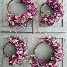 GHIRLANDA CON STRUTTURA RAMI A VISTA. Un projet de Design , Créativité, Artisanat , et Art floral et végétal de Roberta Santilli - 06.09.2021