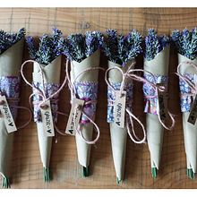 CONETTI DI FIORI FRESCHI. Un projet de Design , Créativité, Artisanat , et Art floral et végétal de Roberta Santilli - 06.09.2021
