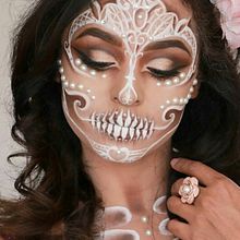 Catrina de Perlas . Un progetto di Character design, Pittura e Fotografia di ritratto di Carolina Escalante - 18.10.2018