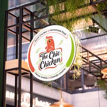 Branding / The Chic Chicken. Br, ing, Identit, Naming, Communication, and Art Direction project by Sito Morales - 09.14.2021