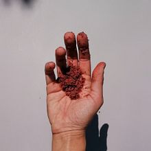 /avocado pits leftover . Un progetto di Artigianato e Tintura tessile di Lucrezia Moro - 04.02.2021