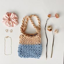 Mi Proyecto del curso: Diseño y tejido de bolsos con cordón de seda. Un proyecto de Diseño, Diseño de complementos, Artesanía, Costura y Tejido de OLVIDO MADRID - 14.09.2021
