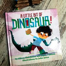 A little bit of Dinosaur!. Traditional illustration, Character Design, Editorial Design, and Digital Illustration project by John Joven - 05.28.2020