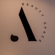 Salão de beleza Adachi Beauty Space. Projekt z dziedziny Marketing c, frow,  Reklama, Projektowanie graficzne, Br, ing i ident, fikacja wizualna, Zarządzanie projektowaniem, Cop i writing użytkownika Yago Costa - 15.05.2021