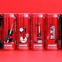 Coca-Cola Limited Edition Cans. Traditional illustration project by Tania Yakunova - 09.28.2021