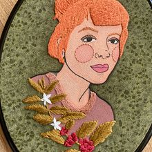 Helena. Ilustração tradicional, Artesanato, Pintura em aquarela, Bordado, Desenho de retrato, Tecido e Ilustração com tinta projeto de Mariah Escossia - 30.09.2021