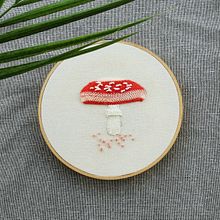Introduccion al bordado en relieve: Letra T. Embroider project by Yahir Burgos-Solís (Antronauta) - 10.03.2021