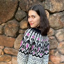 Sweater Chilco Jacquard. Fiber Arts, Design, Costume Design, and Fashion Design project by Jandi Gardiazabal - 10.05.2021