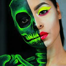 💚Neon Skull 💀 Makeup 💚. Un progetto di Cinema, video e TV, Fotografia, Direzione artistica, Costume design, Belle arti, Pittura, Social media e Autoritratto fotografico di Carolina Escalante - 24.09.2018