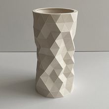 My project in Geometric Handmade Molds: Design 3D-faceted Objects course. Un proyecto de Diseño, Diseño de complementos, Artesanía, Bellas Artes, Diseño de interiores, Decoración de interiores, Interiorismo y DIY de Phil Cuttance - 21.06.2021