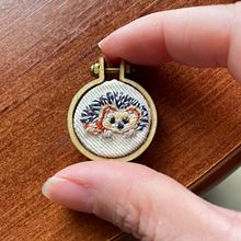 Mi Proyecto del curso: Bordado en miniatura: crea joyas textiles. Embroider, Jewelr, and Design project by rocv27 - 10.07.2021