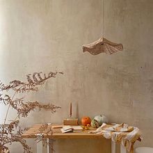 Styling for Tiptoe Designs tables and stools. Un progetto di Pubblicità, Fotografia e Direzione artistica di Dee Campling - 08.10.2021