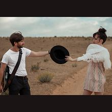 Cruz del Sur - Cliché Dué - Videoclip Official. Film, Video, TV, Music, Photograph, Art Direction, Photograph, Post-production, Video, Filmmaking, Audiovisual Post-production, and Video Editing project by Marina Portillo Cabello - 08.04.2021