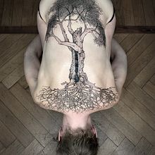 LA POSIZIONE DELL'ALBERO. Un progetto di Design di tatuaggi e Illustrazione tradizionale di Marco Matarese - 09.10.2021