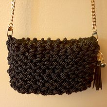 My project in Design and Knitting of Bags with Silk Cord  course. Design, Accessor, Design, Arts, Crafts, Sewing, and Fiber Arts project by Patricia Walschburger - 10.10.2021