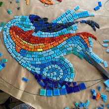 My project in Introduction to Mosaic Artwork course. Projekt z dziedziny Craft, Projektowanie i w, rób mebli,  Dekoracja wnętrz, Ceramika i DIY użytkownika jane_bonney - 12.10.2021